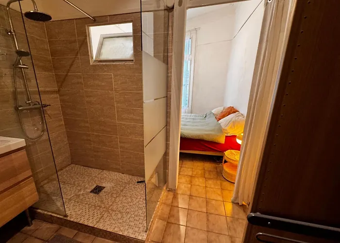 Charming In Center With Wifi And Air Conditioning セット